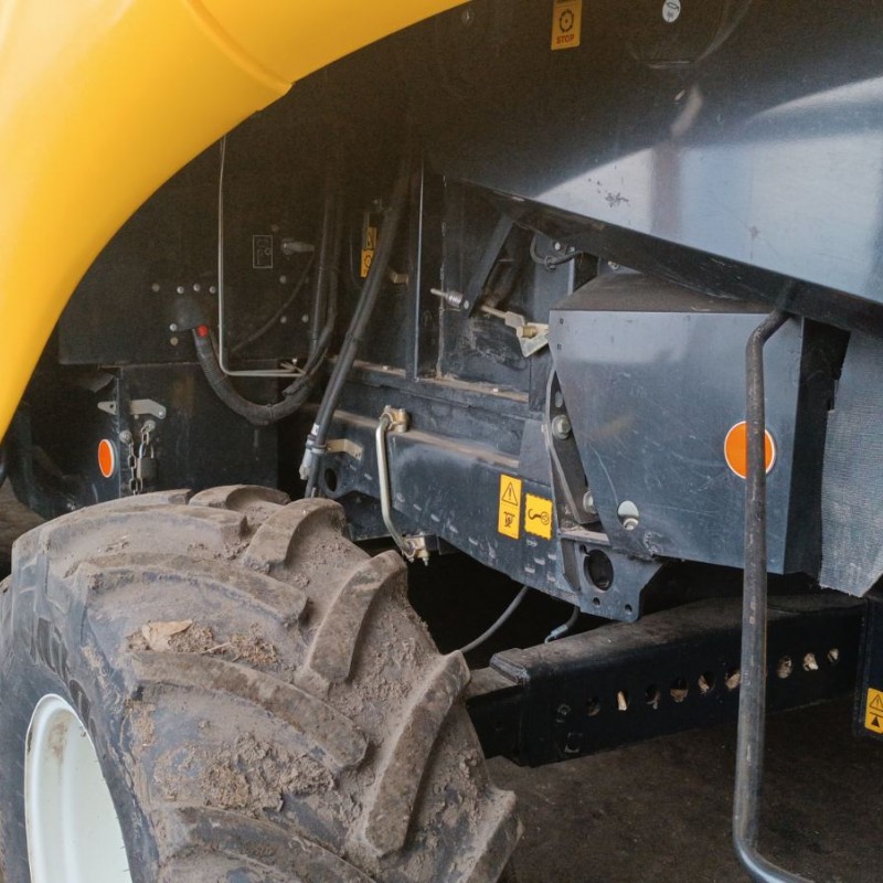 Комбайн зернозбиральний New Holland CX6090