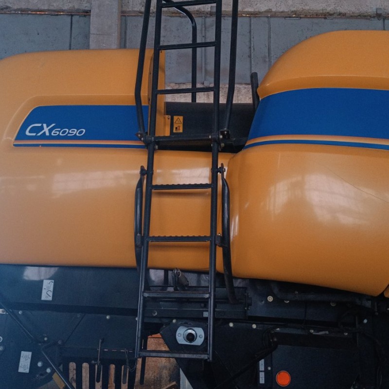 Комбайн зернозбиральний New Holland CX6090