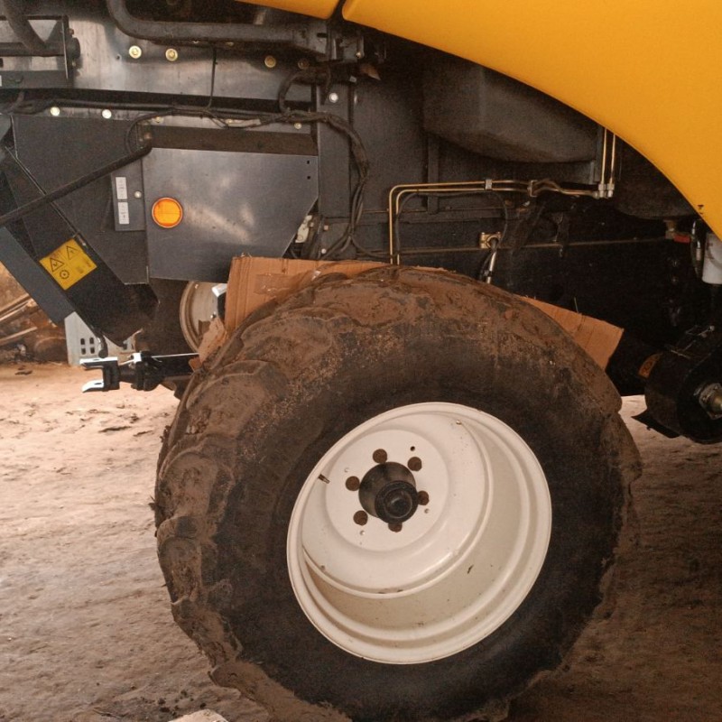 Комбайн зернозбиральний New Holland CX6090