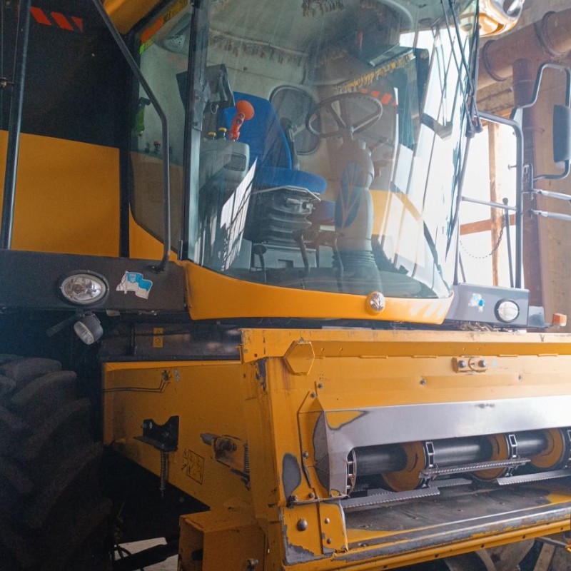 Комбайн зернозбиральний New Holland CX6090
